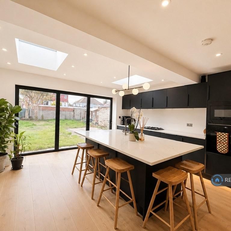 3 bedroom semi-detached house to rent - Photo 1