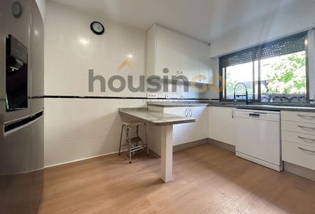 Townhouse for rent in Madrid (Ciudad Lineal) - Photo 5