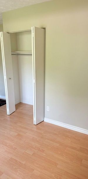 Immeuble - 4949 Rue Magloire 3 1/2 Bien Situé à Louer - Photo 1