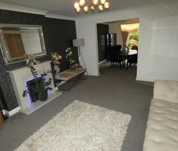 4 bedroom detached house to rent - Photo 3