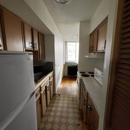 1 Bed 1 Bath Near Downtown, English Bay Sunset Beach, Stanley Park - Photo 1