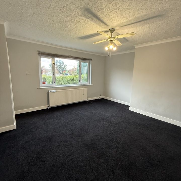 3 Bed Semi-Detached House, Thorpe Crescent, LS10 - Photo 1