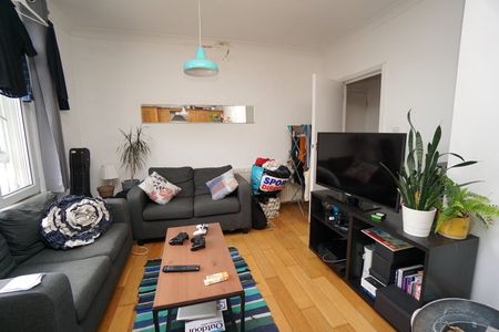 2 Bed Flat, Archway Road, N6 - Photo 2