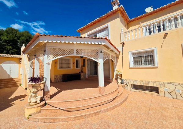 LONG TERM RENTAL Beautiful villa with sea views for rent in Benissa coast with 5 bedrooms.
