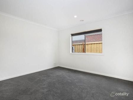 Spacious Family Living in the Heart of Harkness - Photo 2