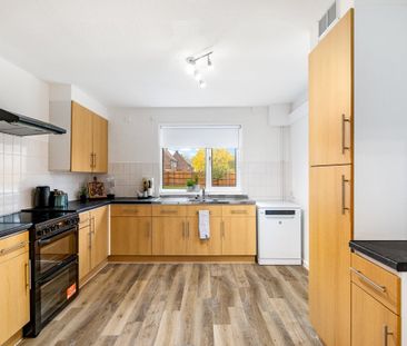 Lancaster Drive - Photo 5