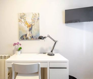 Room in a shared 14-bedroom apartment for rent in Numancia, professionals and students only. - Photo 5