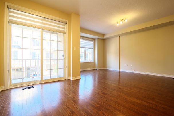 For Lease - 387 Alderwood Common, Oakville, Ontario - Photo 1