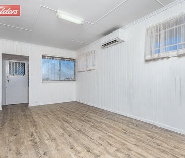 Modern and Spacious Marvel - Photo 1