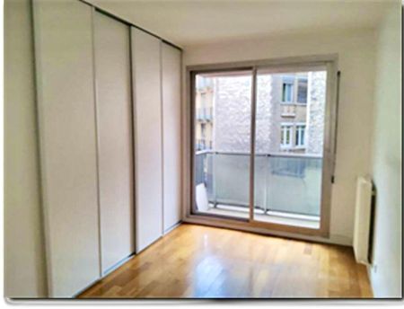 A LOUER 3 Pièces 85.25m² Paris XVIIème. Parc Monceau BALCONS -CAVE -PARKING - Photo 3