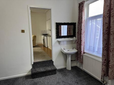 1 bedroom flat to rent - Photo 4
