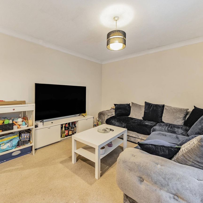 Granville Place, Pinner, HA5 - Photo 1