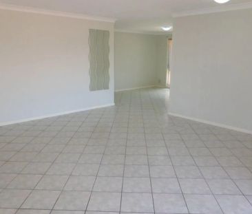 Beautifully Maintained 4-Bedroom Brick Home in Quiet Cul-de-Sac - Photo 2