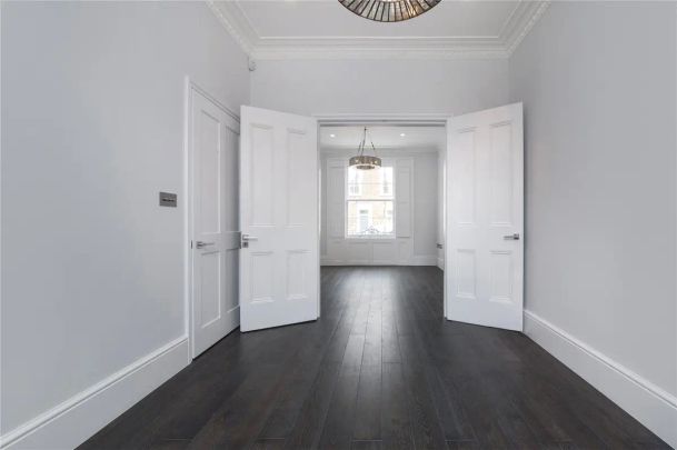 3 bedroom house in Kentish Town - Photo 1