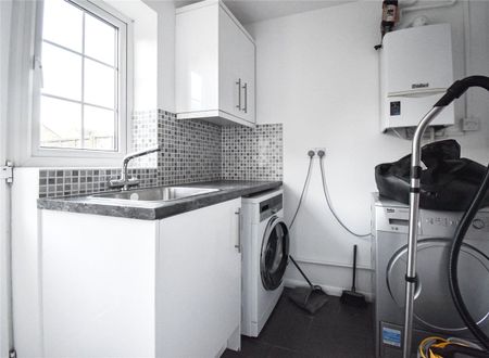 Well presented 4 bedroom detached house to rent in Milton offering excellent access to City centre, Science Park, A14 & M11. Medium size rear garden with patio area. GCH. Garage. Driveway parking. Local amenities close by. Furnished. - Photo 2