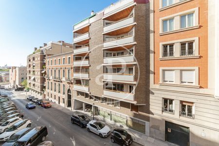 Flat for rent in Jerónimos (Madrid) - Photo 2