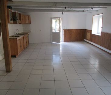 Location Maison 5 pièces 174m² CHATEAU GARNIER 86350 - Photo 2