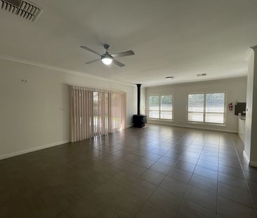 Family home hidden away in Hillvue... - Photo 1