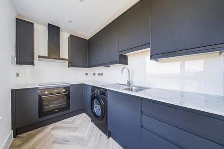 36B Beechcroft Manor, Weybridge, Surrey, KT13 - Photo 2