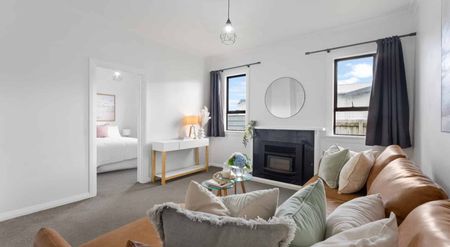 CASTLECLIFF - 3 BEDROOMS - Photo 2