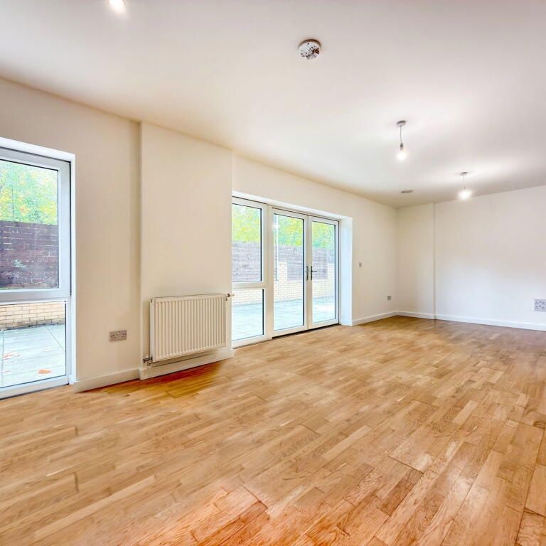 2 Bed Flat, Falcondale Court, NW10 - Photo 1