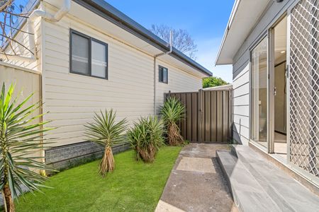 Modern 1-Bedroom Flat in Tregear - Photo 2