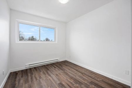 94 Beck Apartments — Renovated 2 Bedroom - Photo 5