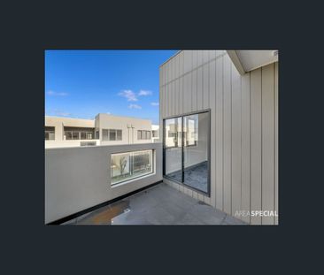 Stylish Double-Storey Living in a Prime Cranbourne Location! - Photo 5