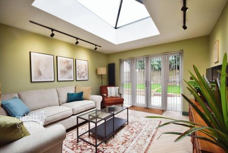 1 bedroom in a house share to rent - Photo 2