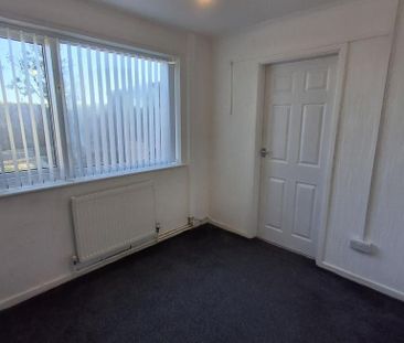3 bedroom end of terrace house to rent - Photo 2