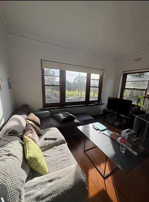 Caulfield North - Photo 1