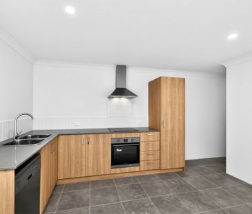 Gorgeous new home with Park view - Photo 6