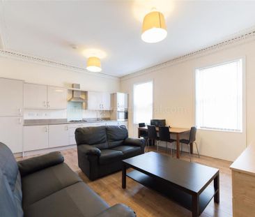 4 bedroom maisonette to rent - Photo 1