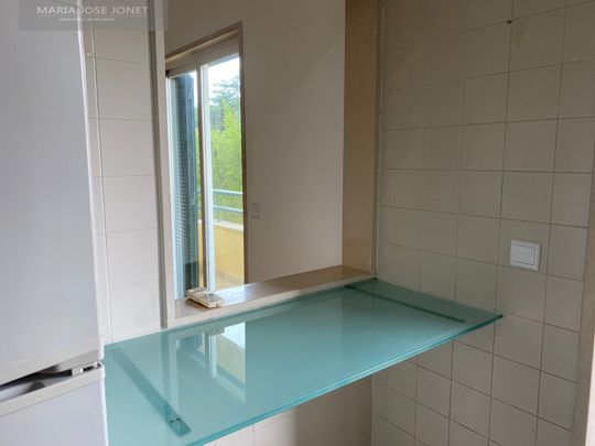 Óptimo T1 sem móveis condomínio com piscina - Photo 1