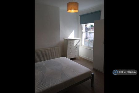 3 bedroom flat to rent - Photo 5