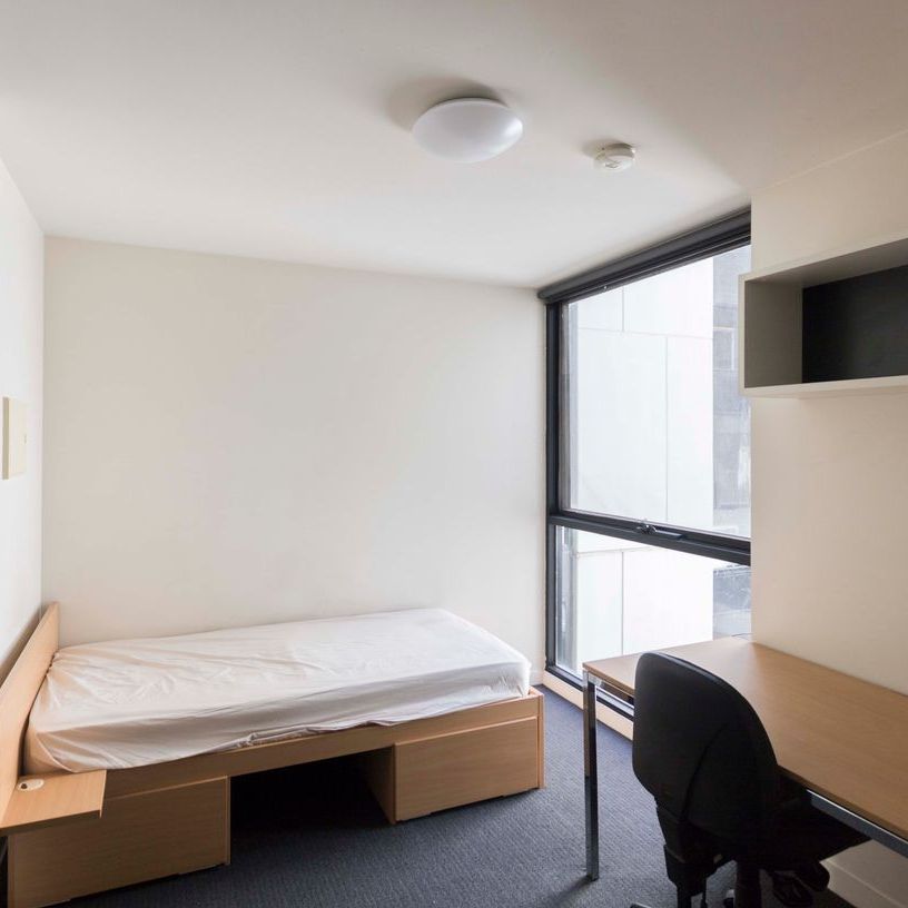 Furnished Stylish Studio Apartment -STUDENTS ONLY - Photo 1