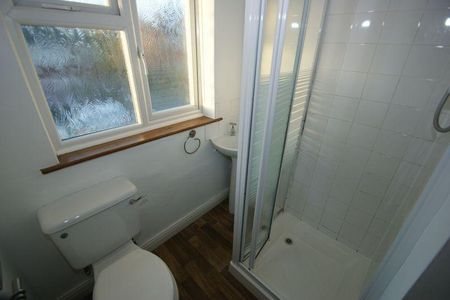 2 bedroom semi-detached house to rent - Photo 3