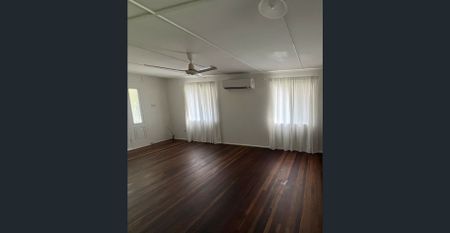 Easy-Care Island Living in a Fully Fenced Cottage - $450pw - Photo 3