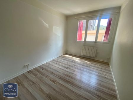 Location Appartement 3 pièces 54m² VILLEFRANCHE SUR SAONE 69400 - Photo 2