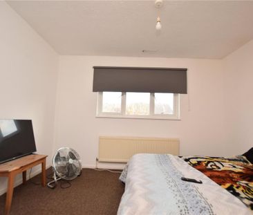 2 bedroom end of terrace house to rent - Photo 3