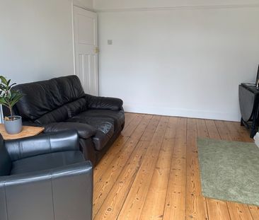 4 Bed Terraced House, Elm Park, BS34 - Photo 2