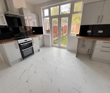 3 bedroom semi-detached house to rent - Photo 2