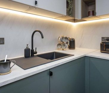 1 bedroom in a flat share to rent - Photo 5