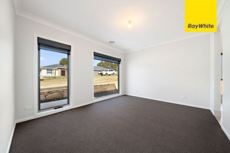 Luxury & Sustainability - Brand New Bugendore 4 bedroom Home - Photo 4