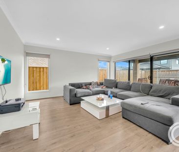 Grand Double-Storey Family Living in Delaray Estate - Photo 4