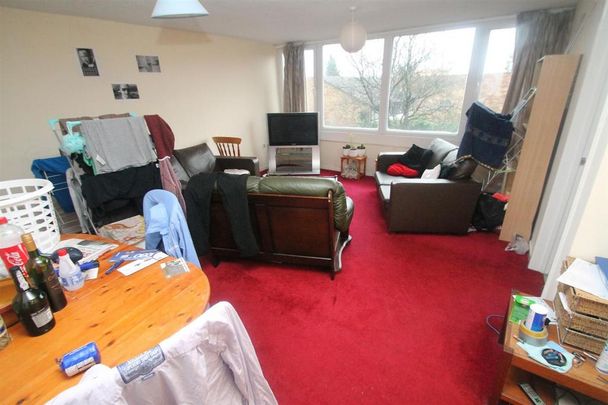 4 bedroom flat to rent - Photo 1