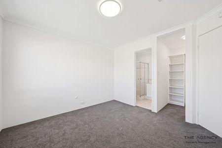 Freshly Renovated Home Offering Comfort and Convenience in Orelia - Photo 5