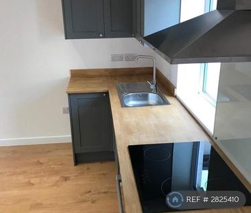 1 bedroom flat to rent - Photo 2