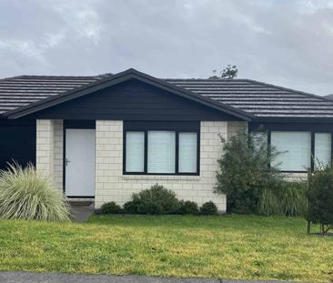 MODERN HOME WITH VIEWS IN POKENO - Photo 4