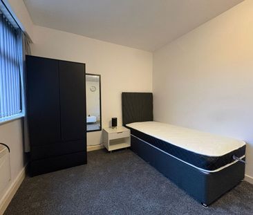 Studio Flat, Brook Road, M14 - Photo 4